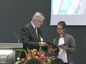 Verleihung des Preises an Maarten Schaubroeck. Filmausschnitt: AdW.